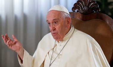 Ese Papa Francis ahembwa amafaranga angahe, ku_kwezi?