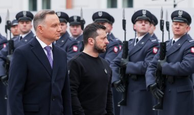 Perezida zelensky yasezeranyije ingabo ze buri kimwe ngo zihagarare kuri Soledar ntifatwe n’Abarusiya.