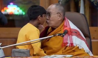 Nyuma yo gusaba umwana muto kunyunguta ururimi rwe Dalai Lama yasabye imbabazi.