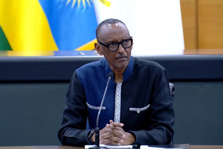 Perezida Kagame yakiriye indahiro z'Abasilikare bakuru n'abandi bayobozi.