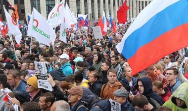 Russian Repression: Journalists Detained in Moscow During Mobilization Protest._ISHEJA